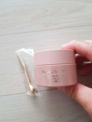 Tween.Ty Skin 트웬티스킨 리페어 아이크림 프리미엄 라인 — 5점을 준 리뷰어가 2020년 11월 올린 사용 사진