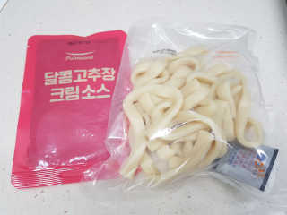 [풀무원] 달콤고추장크림, 양송이버섯크림 누들떡볶이 — 5점을 준 리뷰어가 2020년 5월 올린 사용 사진