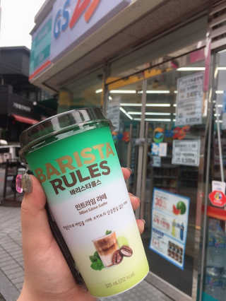바리스타룰스 민트라임 라떼 — 5점을 준 리뷰어가 2020년 7월 올린 사용 사진