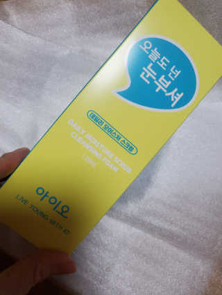 IO 아이오 오늘도 넌 눈부셔 - 데일리 스크럽 클렌징폼 — 5점을 준 리뷰어가 2020년 10월 올린 사용 사진