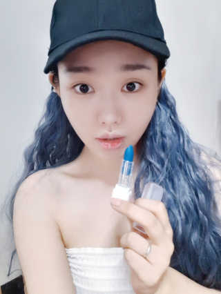 셀프코딩 코드 레드 소프트 립스틱 — 3점을 준 리뷰어가 2020년 8월 올린 사용 사진