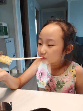 가치식탁 리얼치즈스틱, 리얼크림치즈볼 — 5점을 준 리뷰어가 2020년 8월 올린 사용 사진