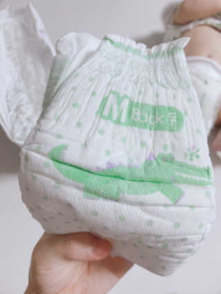 오브맘 밤 프리미엄 아기 기저귀 팬티형 밴드형 — 2점을 준 리뷰어가 2020년 11월 올린 사용 사진