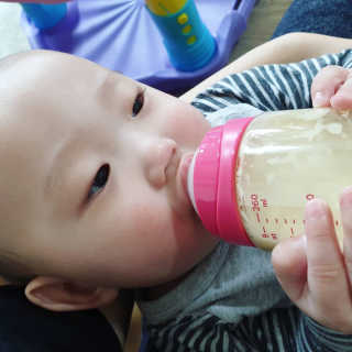 유비맘 PPSU 젖병 노꼭지_260ml_컬러 랜덤 발송 — 4.5점을 준 리뷰어가 2020년 9월 올린 사용 사진