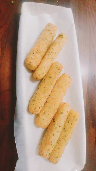 가치식탁 리얼치즈스틱, 리얼크림치즈볼 — 5점을 준 리뷰어가 2020년 11월 올린 사용 사진