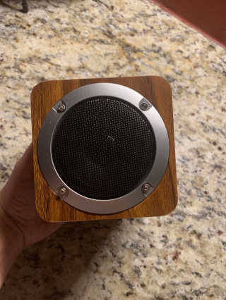 SEVIZ MINI10W 레트로 블루투스 스피커 — 3점을 준 리뷰어가 2020년 9월 올린 사용 사진