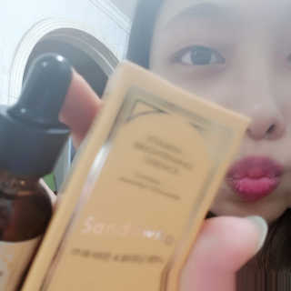 [스킨큐어] 산다화 비타민C 화이트닝 에센스 30ml — 5점을 준 리뷰어가 2020년 4월 올린 사용 사진