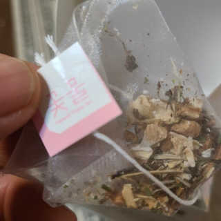 [중소기업유통센터 X 우수소상공인] 꽃물 블렌딩플라워티 15g 10개입_4종1랜덤 — 3.5점을 준 리뷰어가 2020년 12월 올린 사용 사진