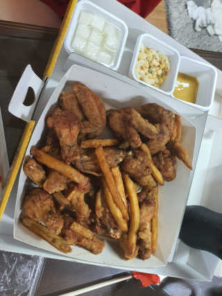네네치킨 소이크런치윙봉 — 1점을 준 리뷰어가 2020년 4월 올린 사용 사진