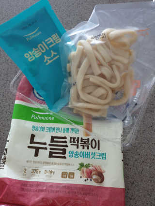 [풀무원] 달콤고추장크림, 양송이버섯크림 누들떡볶이 — 5점을 준 리뷰어가 2020년 5월 올린 사용 사진