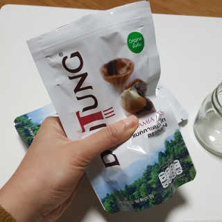 도이퉁 마카다미아 넛 90g  로얄 마카넛 오리지널 쏠트 허니 — 3점을 준 리뷰어가 2020년 11월 올린 사용 사진