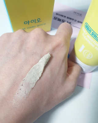 IO 아이오 오늘도 넌 눈부셔 - 데일리 스크럽 클렌징폼 — 5점을 준 리뷰어가 2020년 10월 올린 사용 사진