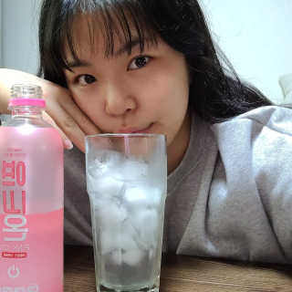 [활력충전 이온음료] 히말라야 핑크솔트를 담은 핑크온 — 5점을 준 리뷰어가 2020년 10월 올린 사용 사진
