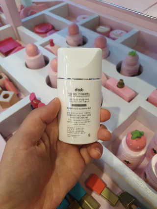디솝 요치선크림 에센스 — 5점을 준 리뷰어가 2020년 7월 올린 사용 사진
