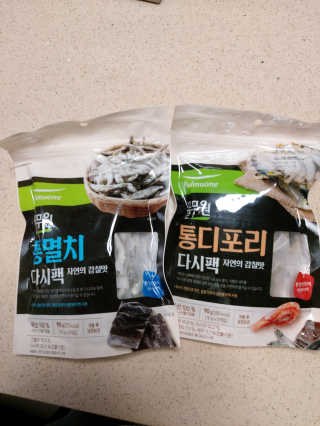 [풀무원] 자연의 감칠맛 통디포리, 통멸치 다시팩 세트 — 5점을 준 리뷰어가 2020년 5월 올린 사용 사진