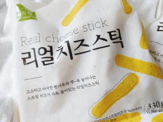 가치식탁 리얼치즈스틱, 리얼크림치즈볼 — 4.5점을 준 리뷰어가 2020년 8월 올린 사용 사진