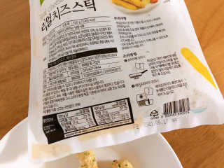 가치식탁 리얼치즈스틱, 리얼크림치즈볼 — 5점을 준 리뷰어가 2020년 10월 올린 사용 사진