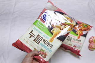 [풀무원] 달콤고추장크림, 양송이버섯크림 누들떡볶이 — 5점을 준 리뷰어가 2020년 5월 올린 사용 사진