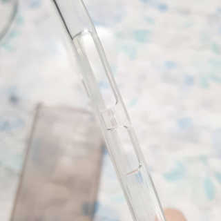 알파카케이스 냥냥이 세마리 패턴 투명 젤리 폰케이스 — 4점을 준 리뷰어가 2020년 6월 올린 사용 사진