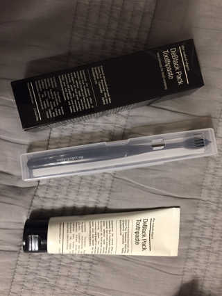 the naked object 디블랙팩치약 디블랙칫솔 세트 — 1점을 준 리뷰어가 2020년 4월 올린 사용 사진