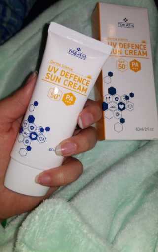 트리티스 US [TREATIS] UV Defence Sun Cream PA+++ / SPF50+ — 4점을 준 리뷰어가 2020년 12월 올린 사용 사진