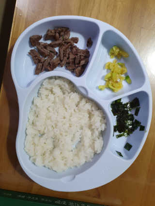 유비맘 캐릭터 실리콘 흡착 식판_색상 랜덤발송 — 5점을 준 리뷰어가 2020년 11월 올린 사용 사진
