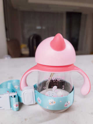 유비맘 젖병 빨대컵 다용도 홀더 1+1 _ 컬러 랜덤 발송 — 5점을 준 리뷰어가 2020년 11월 올린 사용 사진