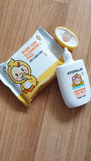 아토팜 야외놀이 선밀크 SPF50+ PA+++ — 4.5점을 준 리뷰어가 2020년 5월 올린 사용 사진