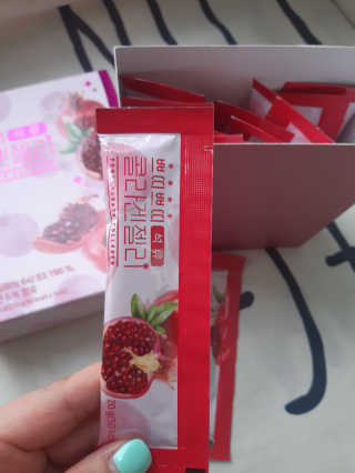 헬스업_쁘띠쁘띠석류콜라겐젤리_20g x 14포 — 5점을 준 리뷰어가 2020년 9월 올린 사용 사진