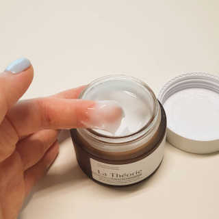 La Theorie Hydrating Ingredients | 하이드레이팅 인그레이디언츠 — 5점을 준 리뷰어가 2020년 5월 올린 사용 사진