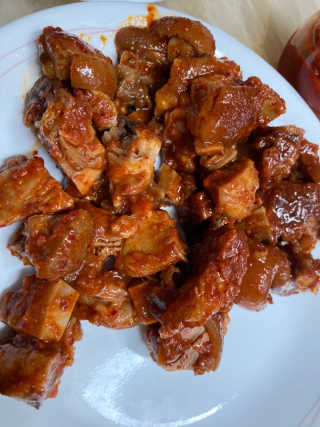쿡스딜리 매콤족발+커리족발+무김치+마늘소스 — 5점을 준 리뷰어가 2020년 6월 올린 사용 사진