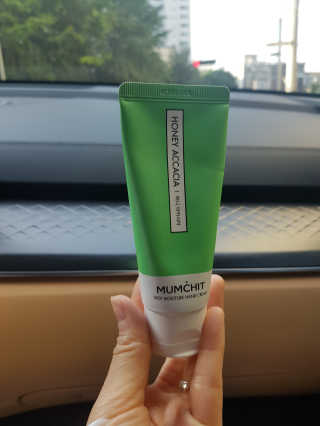 멈칫 딥모이스처 핸드크림, 세라마이드 바디크림 택1 — 4점을 준 리뷰어가 2020년 6월 올린 사용 사진
