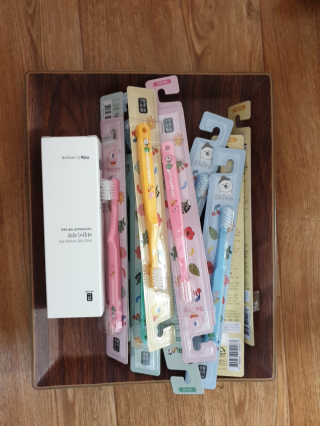 [생활공작소X굴리굴리] 어린이 칫솔 12개입+어린이치약 — 5점을 준 리뷰어가 2020년 9월 올린 사용 사진