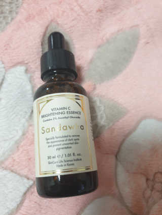 [스킨큐어] 산다화 비타민C 화이트닝 에센스 30ml — 3점을 준 리뷰어가 2020년 4월 올린 사용 사진