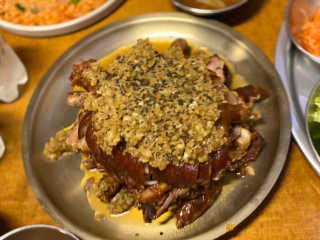 [동네맛집족발] 4개 족발 중 택1 — 5점을 준 리뷰어가 2020년 5월 올린 사용 사진