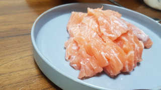 동원산업 항공직송 동원생연어_400g — 4.5점을 준 리뷰어가 2020년 5월 올린 사용 사진