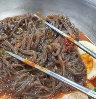 [해주냉면] 신천맛집 매운 비빔냉면 2인분 + 무절임 — 5점을 준 리뷰어가 2020년 5월 올린 사용 사진