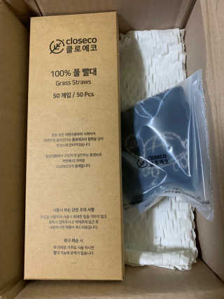 클로에코 친환경 풀빨대와 폐플라스틱 컵홀더 — 3.5점을 준 리뷰어가 2020년 8월 올린 사용 사진