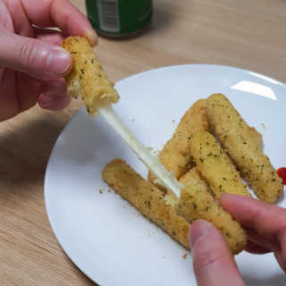 가치식탁 리얼치즈스틱, 리얼크림치즈볼 — 5점을 준 리뷰어가 2020년 10월 올린 사용 사진