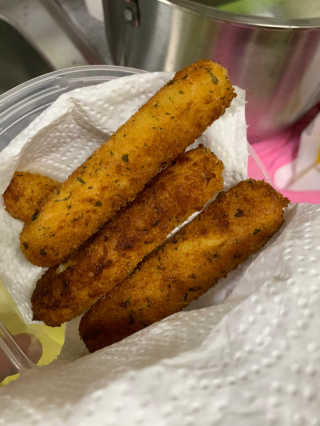 가치식탁 리얼치즈스틱, 리얼크림치즈볼 — 5점을 준 리뷰어가 2020년 10월 올린 사용 사진