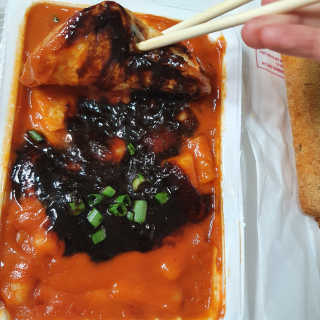 죠스떡볶이 [죠스푸드] 짜빠떡볶이+떡또그+범벅만두 신메뉴 3종 — 4점을 준 리뷰어가 2020년 4월 올린 사용 사진