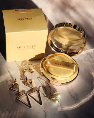 VELY VELY 아우라 허니 글로우 쿠션 — 5점을 준 리뷰어가 2020년 4월 올린 사용 사진