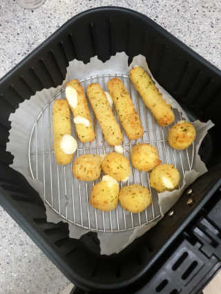 가치식탁 리얼치즈스틱, 리얼크림치즈볼 — 5점을 준 리뷰어가 2020년 6월 올린 사용 사진