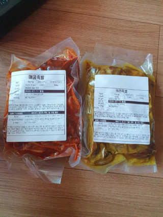 쿡스딜리 매콤족발+커리족발+무김치+마늘소스 — 5점을 준 리뷰어가 2020년 6월 올린 사용 사진