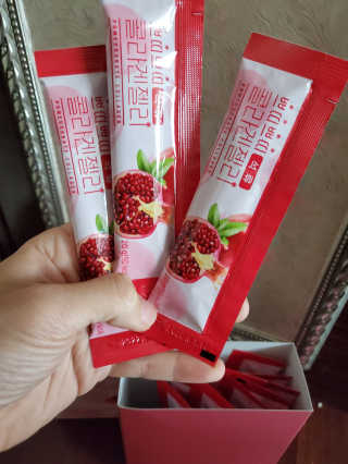 헬스업_쁘띠쁘띠석류콜라겐젤리_20g x 14포 — 5점을 준 리뷰어가 2020년 11월 올린 사용 사진