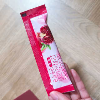 헬스업_쁘띠쁘띠석류콜라겐젤리_20g x 14포 — 5점을 준 리뷰어가 2020년 8월 올린 사용 사진