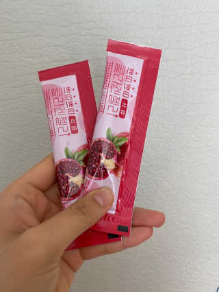 헬스업_쁘띠쁘띠석류콜라겐젤리_20g x 14포 — 3점을 준 리뷰어가 2020년 7월 올린 사용 사진