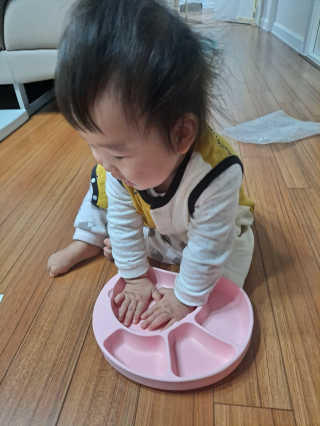 유비맘 캐릭터 실리콘 흡착 식판_색상 랜덤발송 — 5점을 준 리뷰어가 2020년 12월 올린 사용 사진
