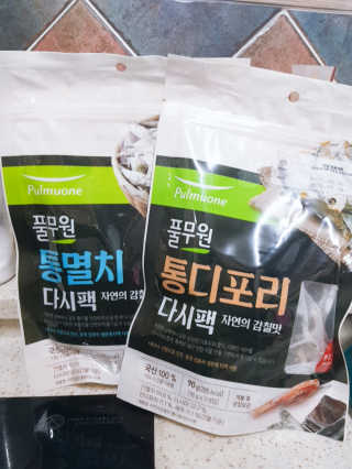 [풀무원] 자연의 감칠맛 통디포리, 통멸치 다시팩 세트 — 5점을 준 리뷰어가 2020년 5월 올린 사용 사진