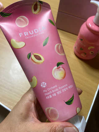 [후르디아] 복숭아 바디워시+바디에센스 세트 — 5점을 준 리뷰어가 2020년 9월 올린 사용 사진